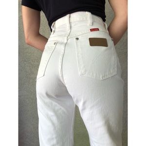 White wrangler jeans